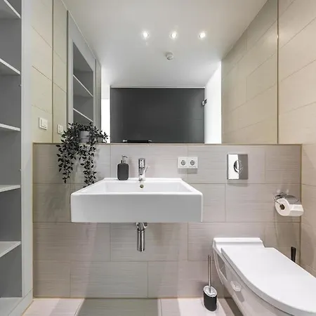 Arbeitsplatz - Kueche - Fitness Apartment *